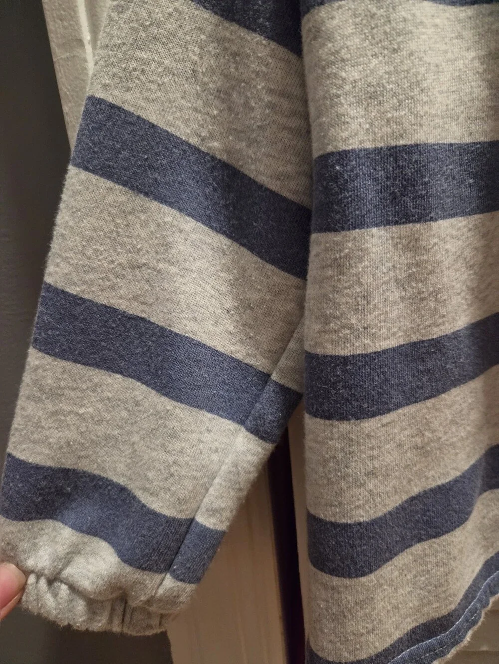 Cat & Jack Gray and Navy Striped Half-Zip Sweatshirt w Red Zipper / Size  3t